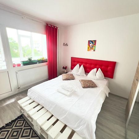 3 Rooms Apartment Airy & Bright Palas Style Iasi Extérieur photo