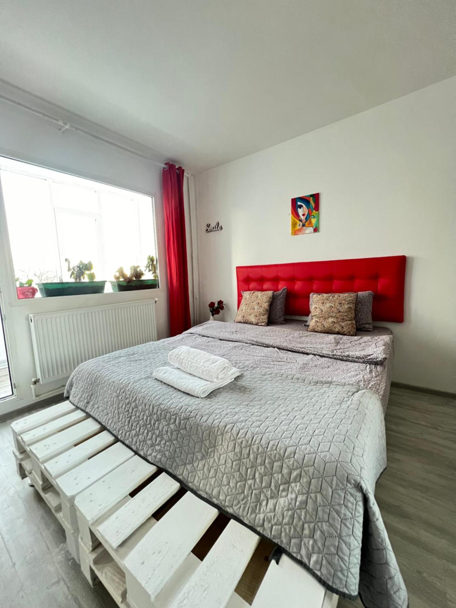 3 Rooms Apartment Airy & Bright Palas Style Iasi Extérieur photo