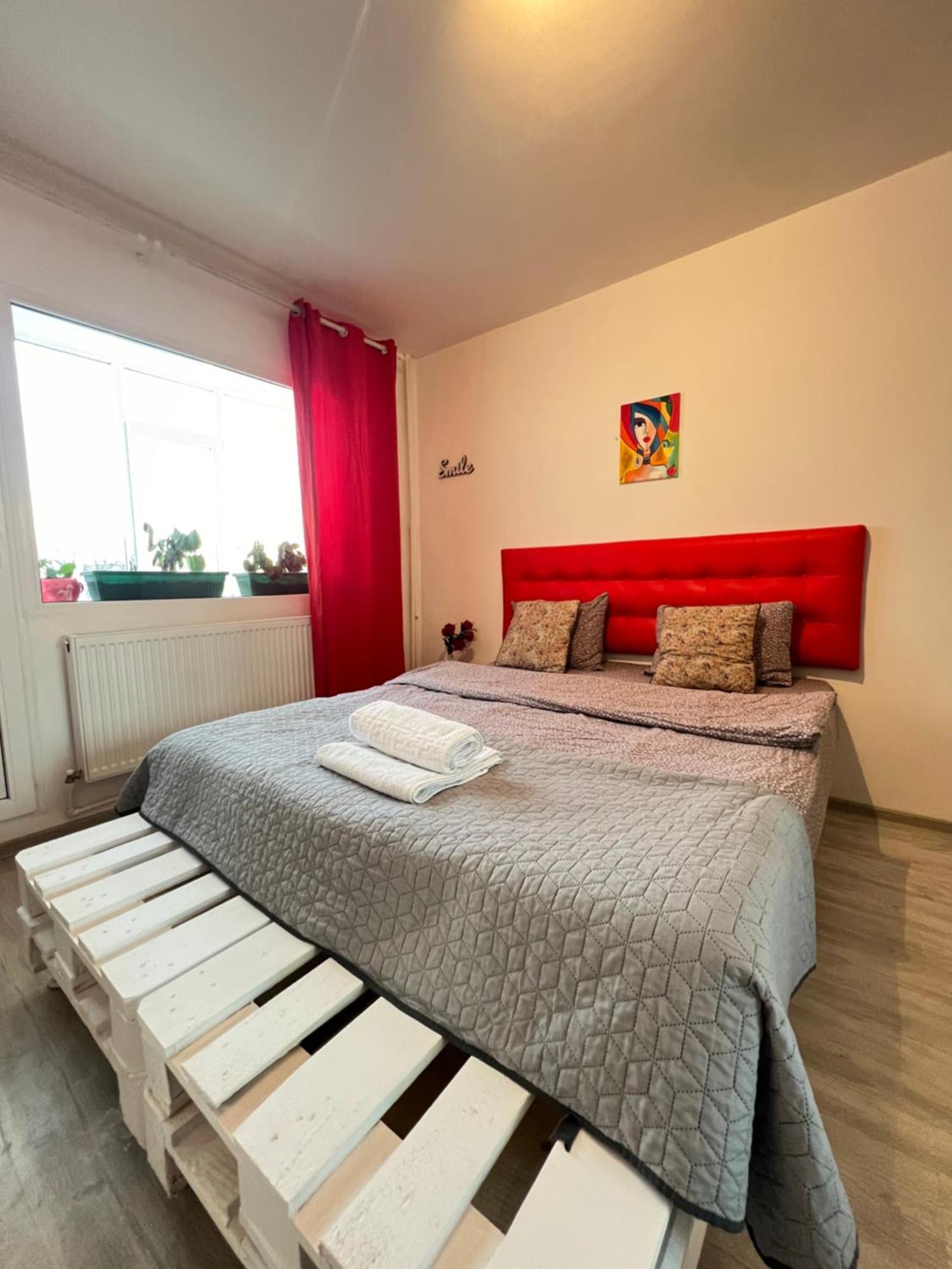 3 Rooms Apartment Airy & Bright Palas Style Iasi Extérieur photo